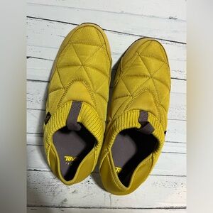 Teva Men’s Slip On Shoes Size 12 Yellow Quilted Insulated Comfort Casual
